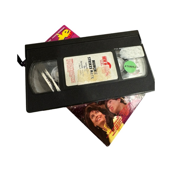 Munchie Strikes Back: VHS 1994: Roger Corman Classic Movie - Picture 4 of 4